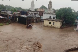 Baran: सुबह से लगातार हो रही बारिश से सड़कें जलमग्न, उफान पर आए नदी-नाले,
राजस्थान के इन जिलों में बने बाढ़ जैसे हालात, देखें तस्वीरें - image