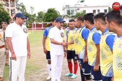 73वीं यूपी पुलिस फुटबॉल प्रतियोगिता शुरू, मैदान में उतरी 18 टीमें, पांच दिन
चलेगा रोमांच, डीआईजी ने खिलाड़ियों को दीं शुभकामनाएं - image