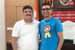23 साल बाद फुटबॉल के मैदान पर ताजा हो गईं सुनहरी यादें, वही जज़्बा और जुनून, जब
मिले इंटरनेशनल फुटबालर और एडीजी रमित शर्मा - image