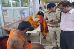 मीरजापुर: ट्रक और पिकअप की भिड़ंत में 20 कांवड़िए घायल, मेडिकल कॉलेज में भर्ती - image