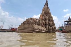 काशी में गंगा का रौद्र रूप, 12 घंटे में 65 सेमी बढ़ा जलस्तर, कई घाटों का संपर्क
टूटा - image