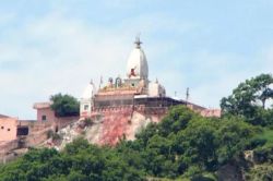 हरिद्वार के मनसा देवी मंदिर में भगदड़, 6 श्रद्धालुओं की मौत, 29 घायल, देखें
लिस्ट; करंट की अफवाह फैलने से हुआ हादसा - image
