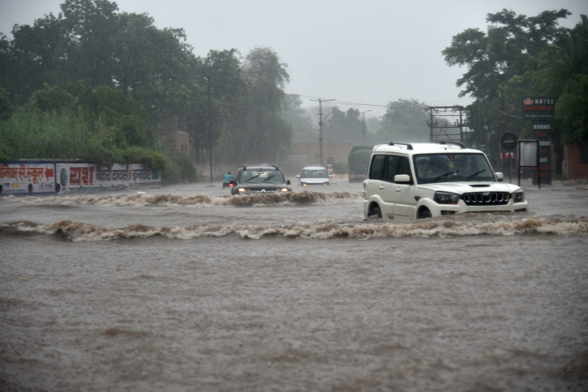 Rain Alert: राजस्थान में मानसून की ट्रफ लाइन ने बदली दिशा, इन जिलों में
ताबड़तोड़ बारिश की चेतावनी