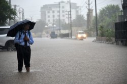 Rajasthan Rain: बारिश बनी आफत, बाढ़ जैसे हालात के बीच इन शहरों के स्कूलों में
अवकाश घोषित, राहत टीम तैनात - image
