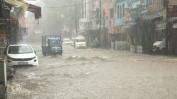 Rajasthan Rain: राजस्थान में भारी बारिश से जनजीवन प्रभावित, नदी-नाले ऊफान पर, इन
जिलों में शनिवार को स्कूलों में छुट्टी - image