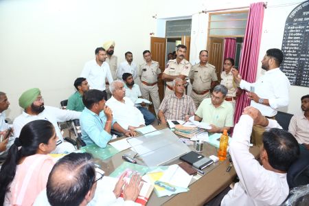 सहकारी भूमि विकास बैंक में किसान हित दरकिनार, आपस में उलझे