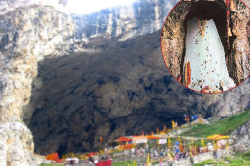 Amarnath Yatra 2025: अमरनाथ की गुफा में भाग्य से मिलता है सफेद कबूतर का दर्शन,
जानते हैं इसके 5 आध्यात्मिक संकेत - image