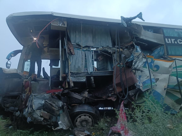 Raipur Accident: जगदलपुर से आ रही बस और हाइवा में टक्कर, महिला समेत 3 लोगों की मौत, कई घायल