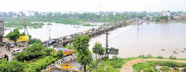 बांडी नदी पर थमी रफ्तार, लगा वाहनों का जाम, पत्रिका फोटो