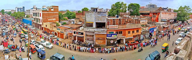 ज्यौणार में फैली अव्यवस्था, घंटों कतार में खड़े रहे लोग, पत्रिका फोटो