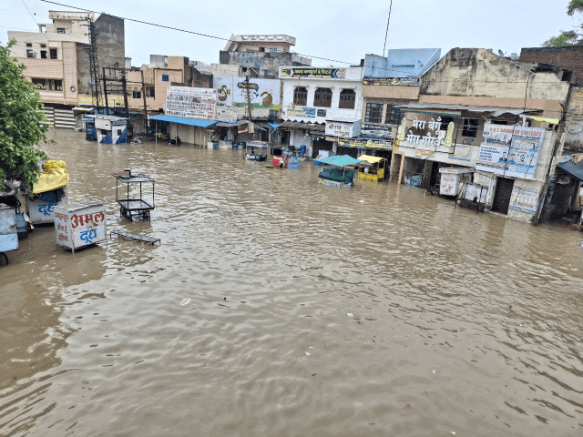 ब्राह्मणी नदी में उफान आने पर बेगूं बाजार में भरता पानी, पत्रिका फोटो