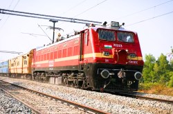 आबूरोड- मारवाड़ जंक्शन के बीच कब दौड़ेगी 75 साल पुरानी ट्रेन? सांसद ने रेलवे
बोर्ड को लिखा पत्र - image