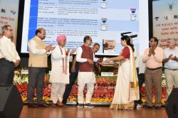 बरेली के वैज्ञानिकों की बड़ी उपलब्धि: आईवीआरआई ने तैयार किए तीन देसी पशु टीके,
केंद्रीय कृषि मंत्री ने किया लॉन्च, जानिए किस बीमारी से बचाएंगे - image