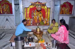 वीडियो : नागौर के इस मंदिर की अनूठी कहानी, मूर्ति बदली तो नाम पड़ा जबरेश्वर
महादेव - image
