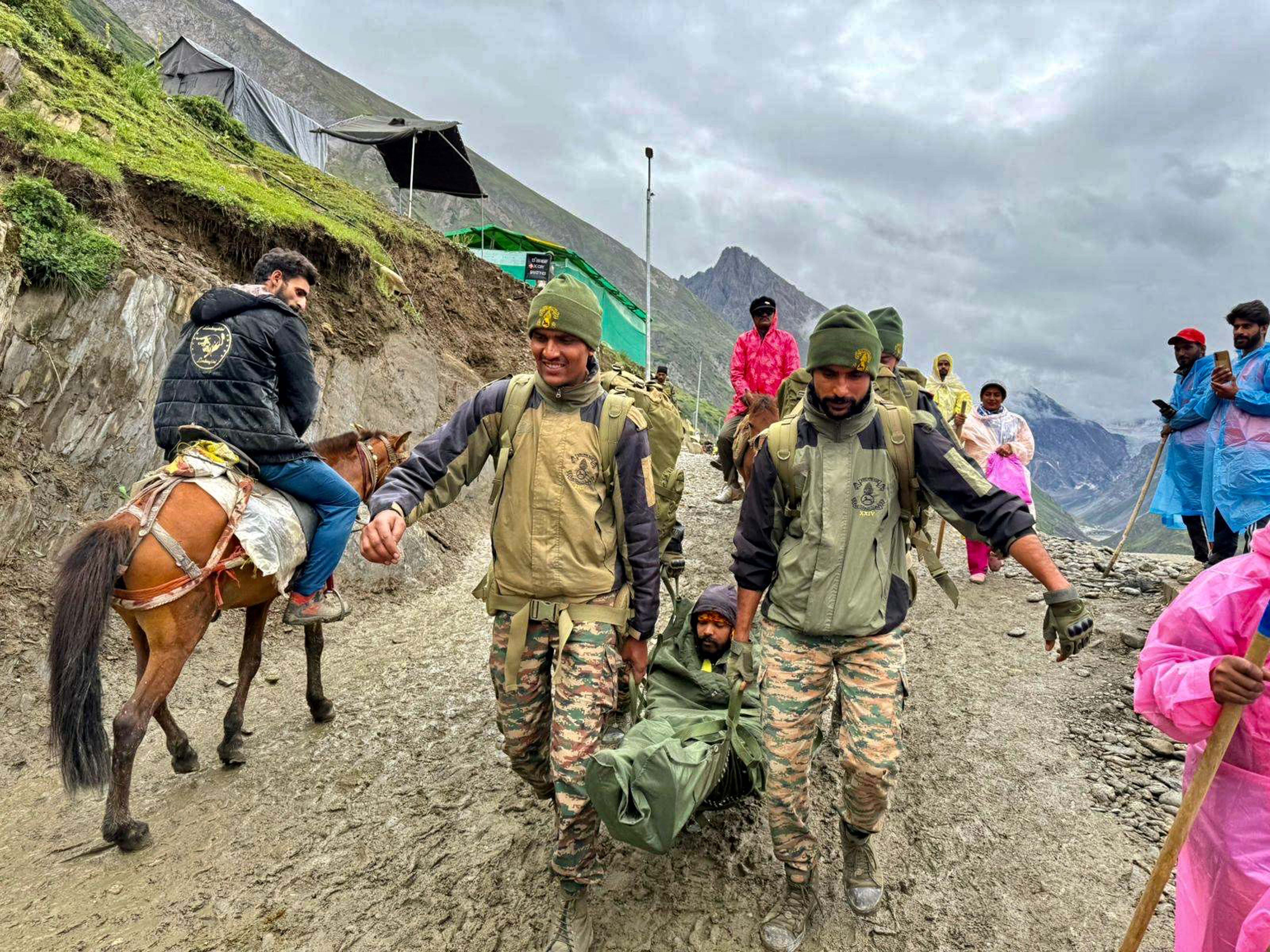 jammu kashmir : अमरनाथ तीर्थयात्रियों का नया जत्था रवाना