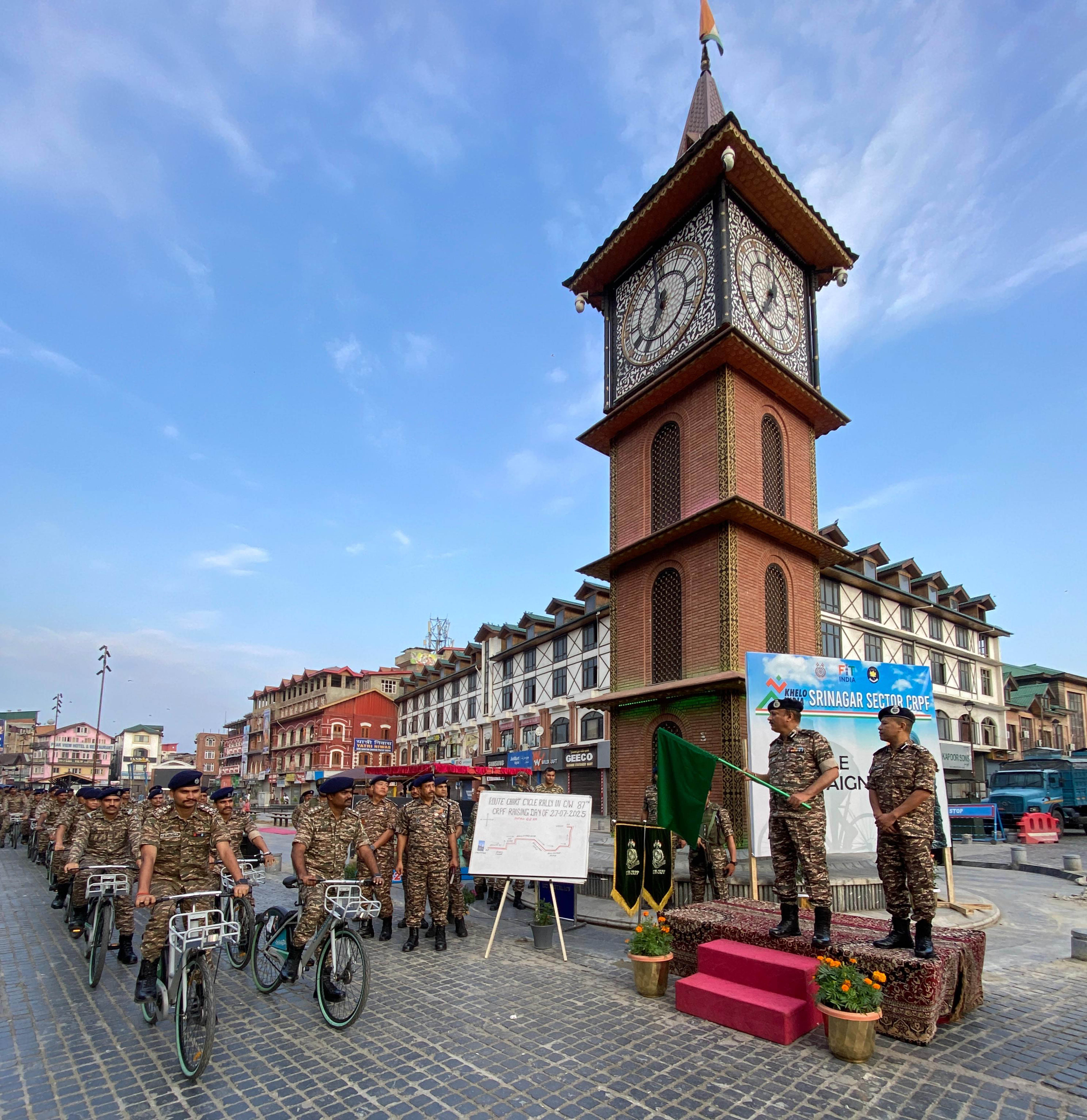 jammu kashmir : बीएसएफ, सीआरपीएफ ने श्रीनगर में निकाली साइकिल रैली