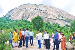 Sawan 2025: विश्व के सबसे बड़े प्राकृतिक शिवलिंग मधेश्वर पहाड़ में उमड़ेंगे शिव
भक्त, करेंगे जलाभिषेक - image
