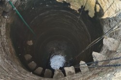 Jhalawar News: ग्रामीणों ने कुएं से निकाले 3 शव, मां के साथ 3 साल की बेटी और एक
साल के बेटे की मौत - image