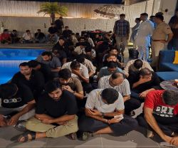 फार्म हाउस में हाईटेक जुआघर पकड़ा, 52 गिरफ्तार, डीसीए कोषाध्यक्ष भी शामिल - image