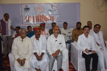 प्रभारी मंत्री कन्हैयालाल चौधरी
