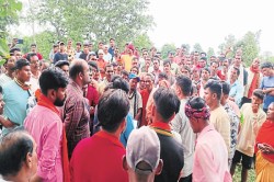 CG News: धर्मांतरित युवक की मौत पर बवाल, भाई बोला- मर्डर हुआ है.. भारी विरोध के
बाद कब्र से निकाली लाश - image