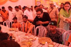 प्रशासन ने शिव भक्तों को अर्पित किया भंडारा, डीएम ने किया कांवड़ियों का सम्मान,
जोगी नवादा से निकला 6000 का दल - image