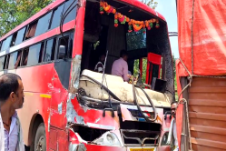 50 कांवड़ियों से भरी बस के घाट पर ब्रेक फेल, फिर जो हुआ वो किसी चमत्कार से कम
नहीं - image