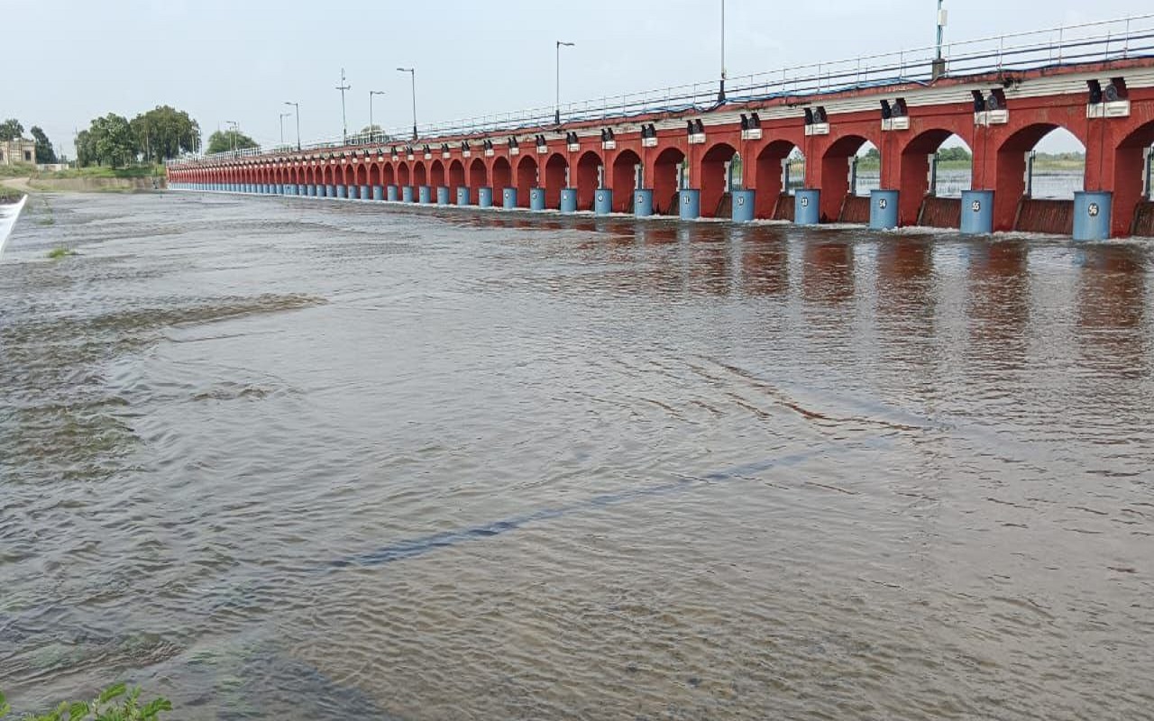 गुजरात में मानसून के एक माह में ही मौसम की आधी बारिश