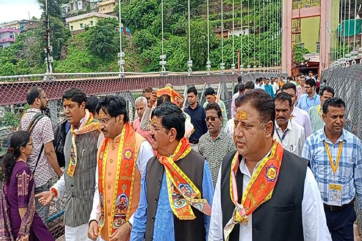 Video: ओंकारेश्वर पहुंचे राजभाषा संसदीय समिति के 7 सांसद