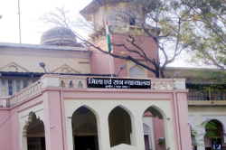 इंदौर की कोर्ट में ‘पुलिस बनाम पुलिस’, न्याय की गुहार लगा रहा जवान, जानें पूरा
मामला - image