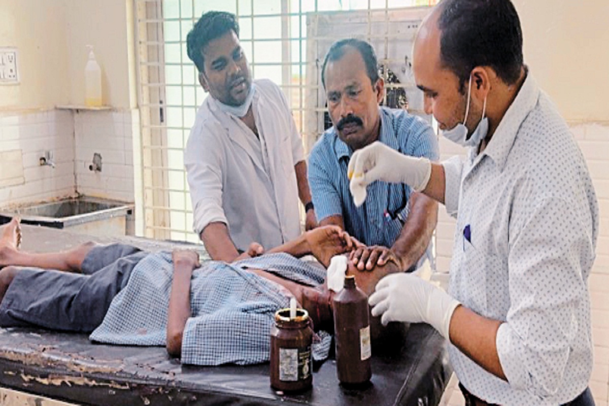 7वीं क्लास के बच्चों के बीच खूनी संघर्ष, एक ने दूसरे छात्र पर ब्लेड से किया
हमला, मचा हड़कंप