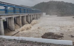 देवरी बांध के 7, लहचूरा बांध के 5 फाटक खोलकर एक लाख क्यूसिक पानी धसान में छोड़ा - image