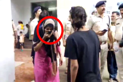 जनसुनवाई में महिला ने पिया फिनाइल- Video, पुलिस पर गंभीर आरोप, मचा हड़कंप - image
