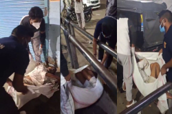 मानवता शर्मसार… चार दिन से भर्ती वृद्ध को बोरे में भरकर बस स्टैंड में छोड़ा - image