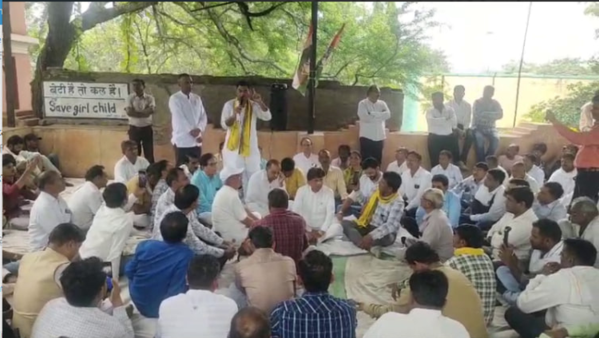 खाद की 266 की बोरी 450 में बेच रहे व्यापारी, विधायक का बड़ा आरोप