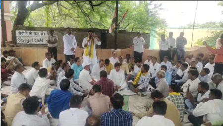 MLA Hiralal Alawa accused of selling a bag of fertilizer worth 266 for 450