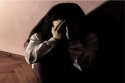 Rajasthan: टीचर ने स्कूल में बच्ची को झाड़ू लगाने के लिए कहा, फिर बंद कमरे में
की ऐसी हरकत - image