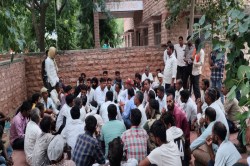 Rajasthan Murder: सोशल मीडिया कमेंट पर चली गई महिपाल की जान, रिश्तेदारों ने ही
बीच सड़क लाठी-सरियों से किया था जानलेवा हमला - image