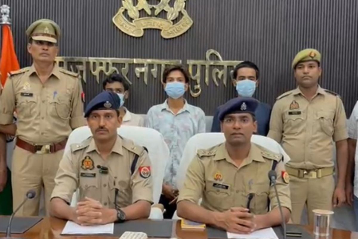 प्रेमिका को ब्लैकमेल करने पर प्रेमी ने दोस्त की हत्या कर दी, 3 आरोपी गिरफ्तार