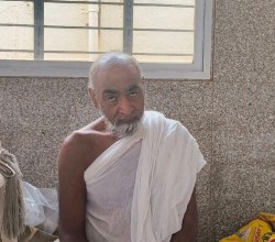 मोबाइल नहीं, धर्म की किताबें उठाइए: मोबाइल ने परिवारों में दूरियां बढ़ाई हैं,
जीवनशैली और संस्कारों को किया प्रभावित - image