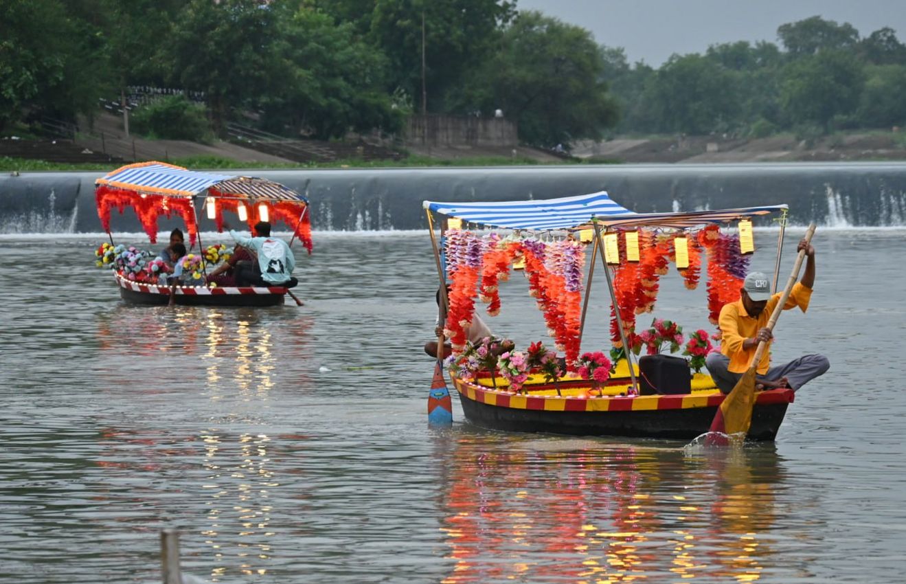 Photo gallery News: सुहाने मौसम का लुत्फ, नौका विहार का आनंद