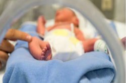 फरीदाबाद की शर्मनाक घटना: नवजात को अखबार में लपेट कर जर्जर मकान की छत पर मरने के
लिए छोड़ा - image