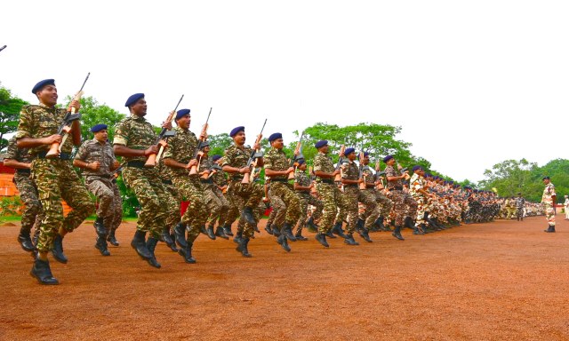 सुरक्षा बलों की टुकड़ियां पूरे जोश और अनुशासन के साथ अभ्यास करती 