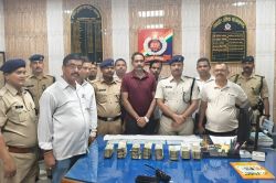 Train News: ट्रेन के डिब्बे में मिला लावारिस बैग मचा हड़कंप, आरपीएफ ने खोला तो
फटी रह गई आंखें - image