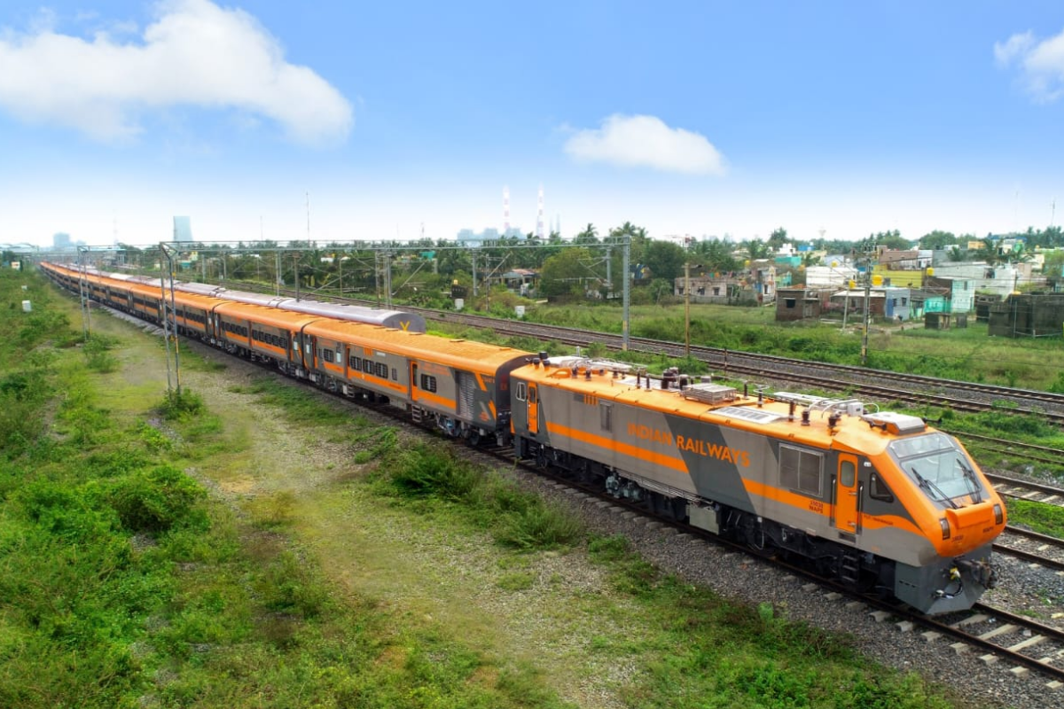 Rail News: अब वाराणसी इंटरसिटी व दो डेमू ट्रेन नानपारा तक चलेगी, इस रूट पर
ट्रेनों के संचालन का समय बदला
