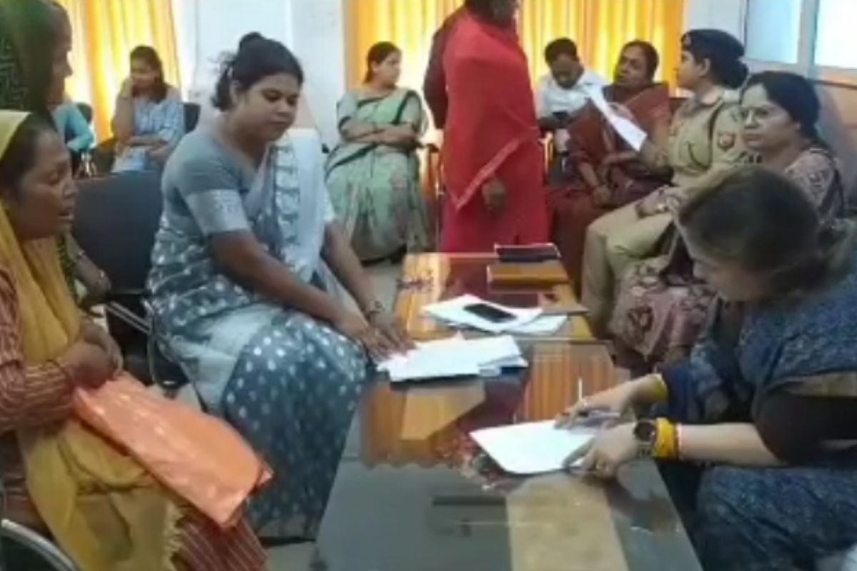 कोर्ट मैरिज में धोखा फिर मंदिर में भरी मांग शारीरिक शोषण के बाद ठुकराया, जानिए
रेलकर्मी की हैरानी भरी करतूत