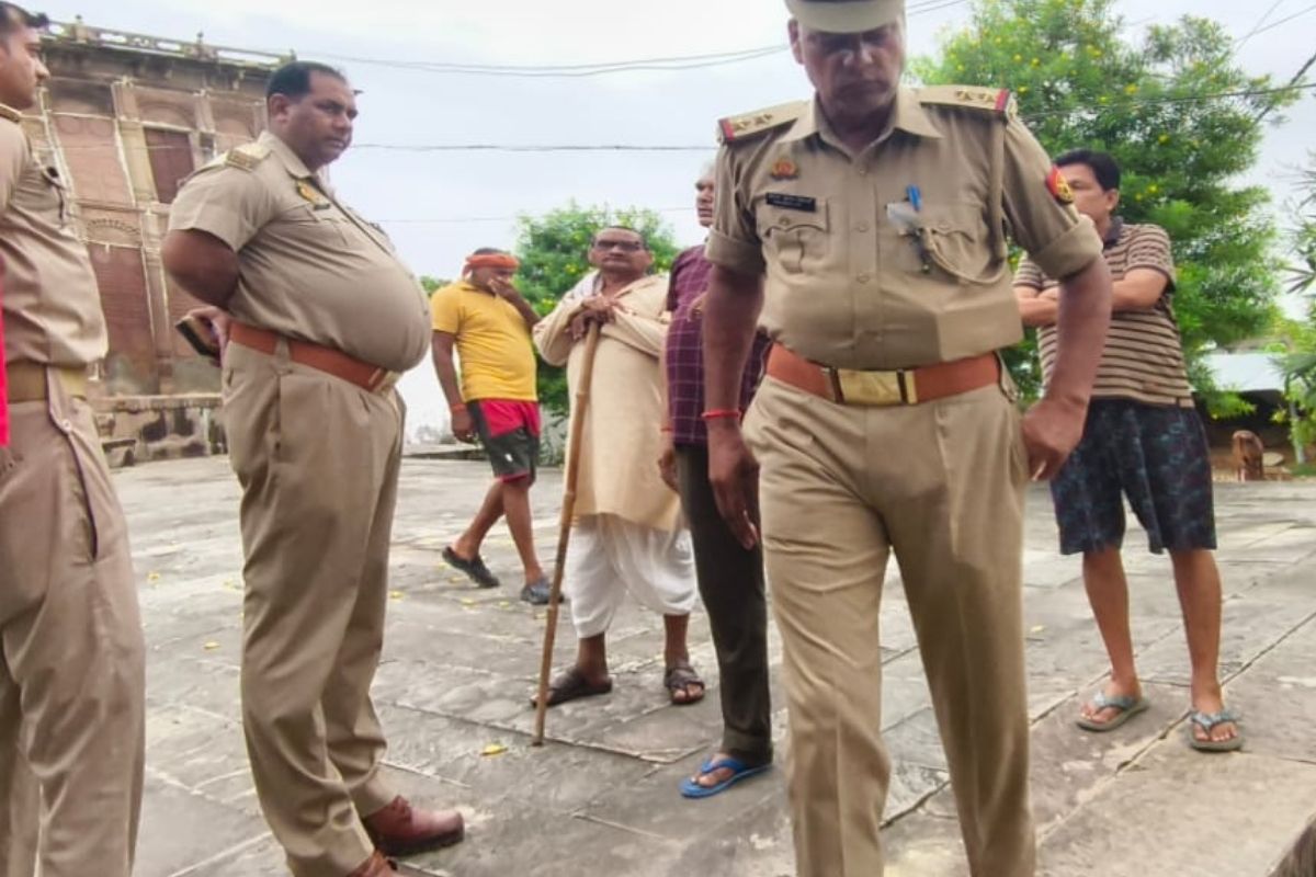 राजघराने के मंदिर से करोड़ों रुपये के अष्टधातु मूर्ति की चोरी, जांच में जुटी
पुलिस