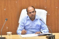 Balrampur News: डीएम की बड़ी कार्रवाई, 16 अधिकारियों को कारण बताओं नोटिस मचा
हड़कंप - image