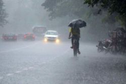 IMD Alert: मौसम विभाग की नई चेतावनी, 28, 29, 30, 31, यूपी के इन जिलों में बहुत
भारी बारिश की चेतावनी - image