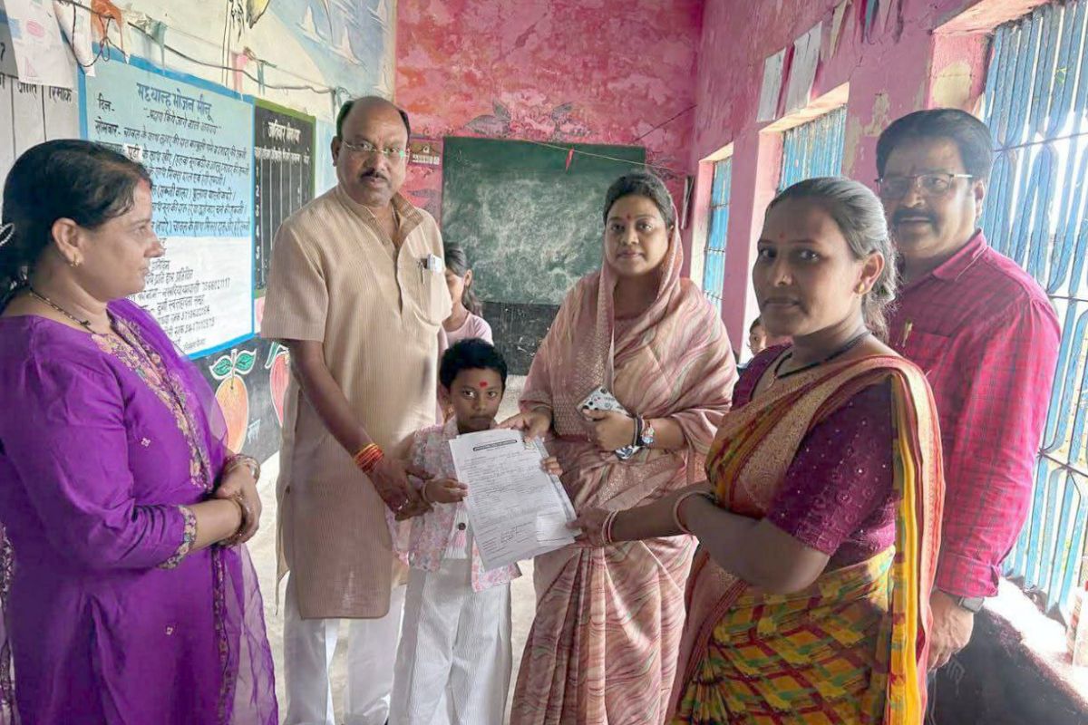 भाजपा सांसद ने अपनी बेटी का एडमिशन सरकारी स्कूल में कराया, पूर्व सीएम ने की
तारीफ
